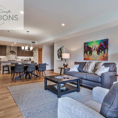 White Spruce Lodge By Spring Creek Vacations キャンモア 部屋 写真