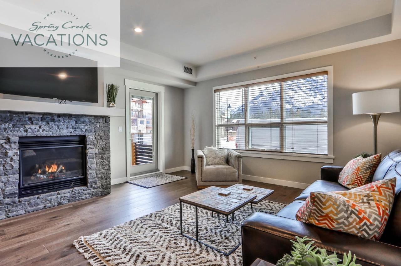 White Spruce Lodge By Spring Creek Vacations キャンモア 部屋 写真