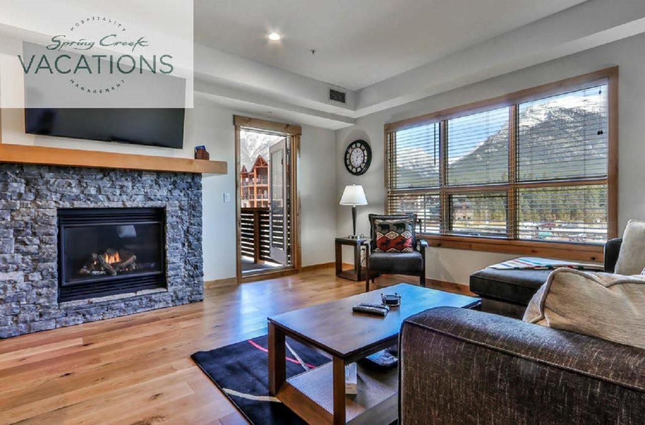 White Spruce Lodge By Spring Creek Vacations キャンモア 部屋 写真