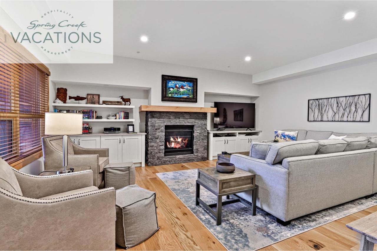 White Spruce Lodge By Spring Creek Vacations キャンモア 部屋 写真