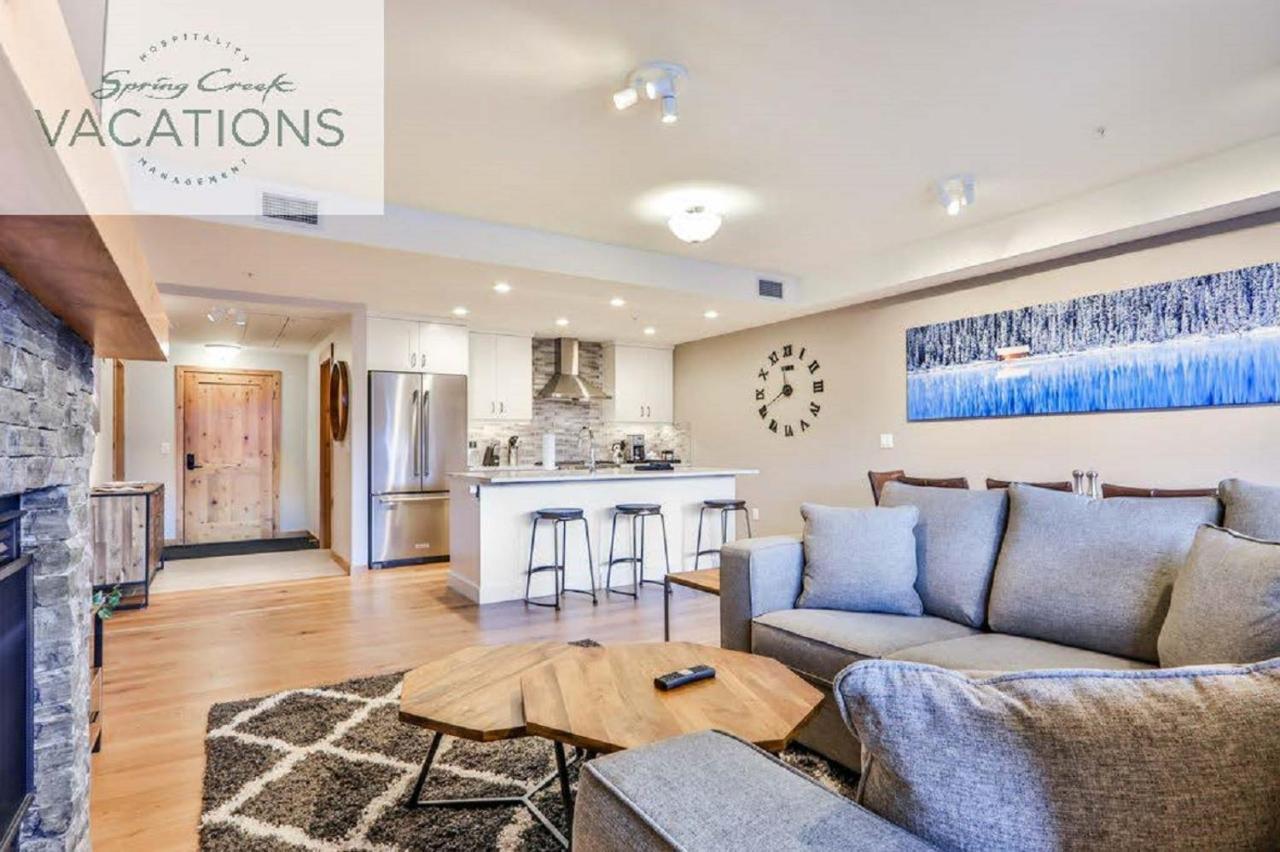 White Spruce Lodge By Spring Creek Vacations キャンモア 部屋 写真