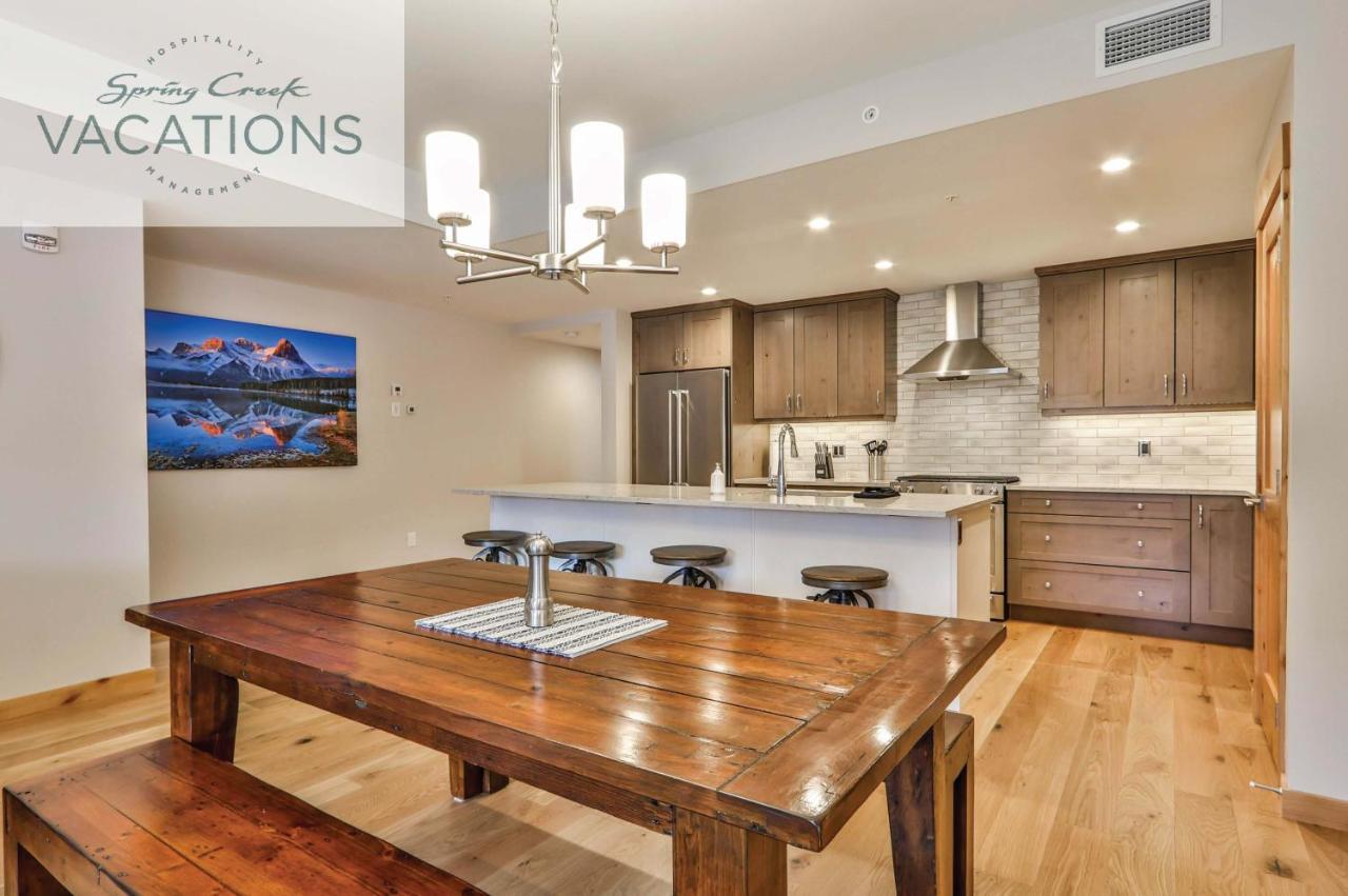 White Spruce Lodge By Spring Creek Vacations キャンモア 部屋 写真
