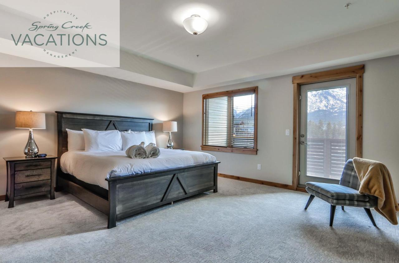 White Spruce Lodge By Spring Creek Vacations キャンモア 部屋 写真