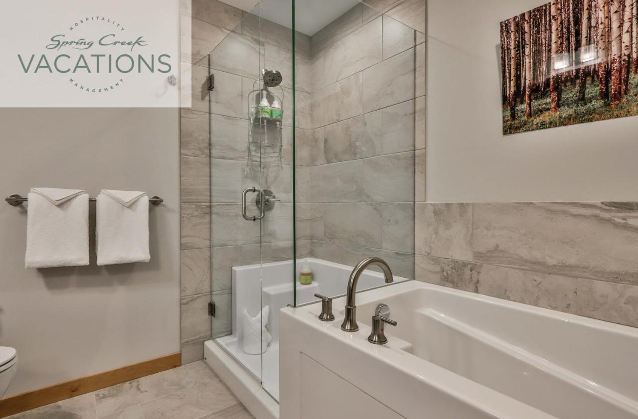 White Spruce Lodge By Spring Creek Vacations キャンモア 部屋 写真