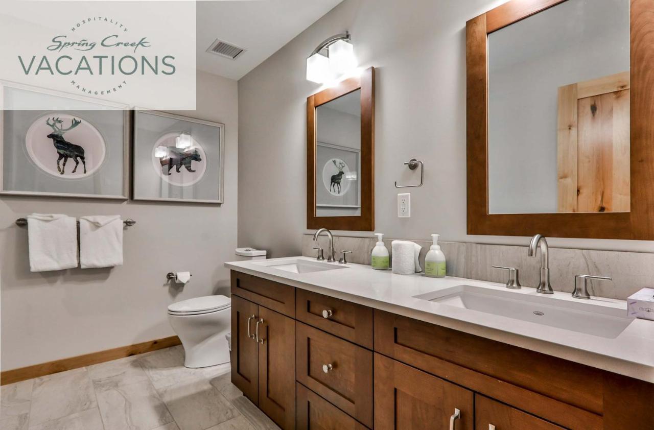 White Spruce Lodge By Spring Creek Vacations キャンモア 部屋 写真