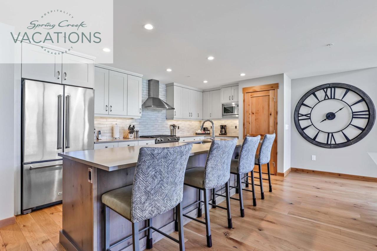 White Spruce Lodge By Spring Creek Vacations キャンモア 部屋 写真