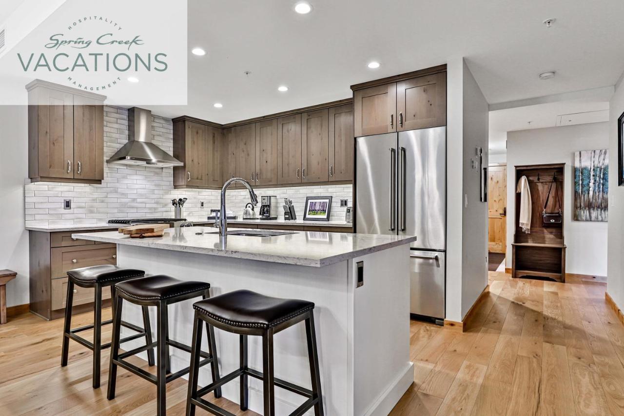 White Spruce Lodge By Spring Creek Vacations キャンモア 部屋 写真